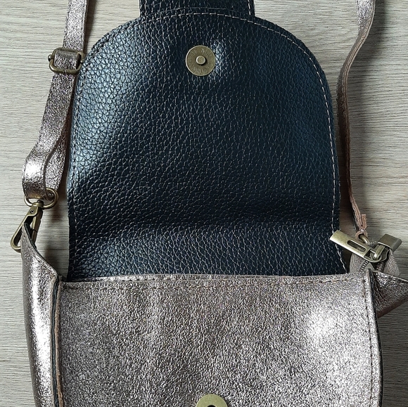 Metallic Bronze Saddle Bag - Picture 6 of 7